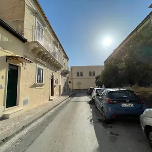 https://affittacamere-crispi-20.sicilyhotelsitaly.net